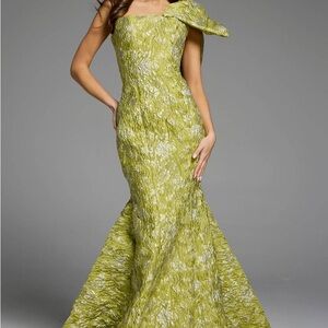 Elegant Green Evening Gown